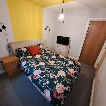 Private And Comfortable Room In Cosy Home Nottingham Bagian luar foto