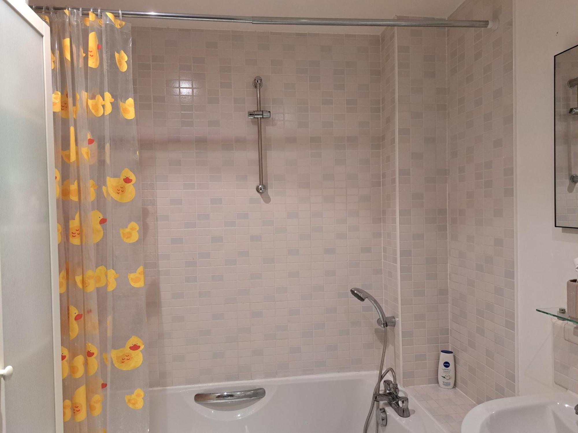 Private And Comfortable Room In Cosy Home Nottingham Bagian luar foto